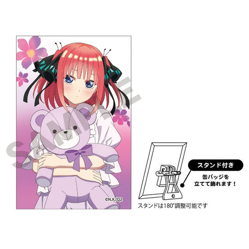 『五等分の花嫁∬』アート缶バッジ 中野二乃 ぬいぐるみ抱っこ